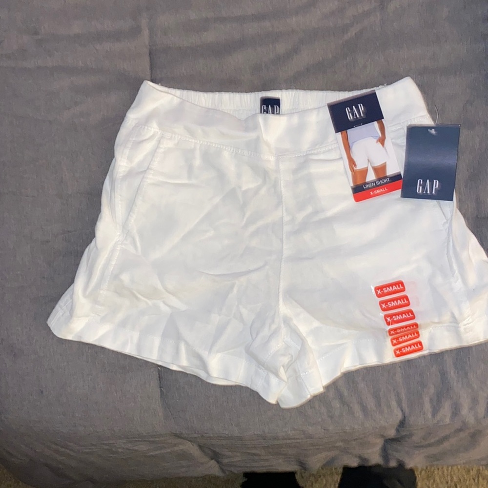 GAP Women’s White Linen Shorts